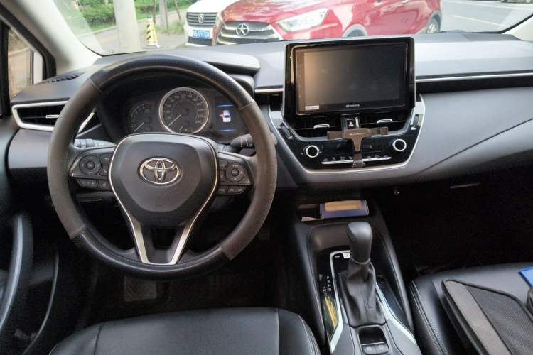 Used Toyota Corolla 2019 1.2T S-CVT GL-i Elite Edition Center Console