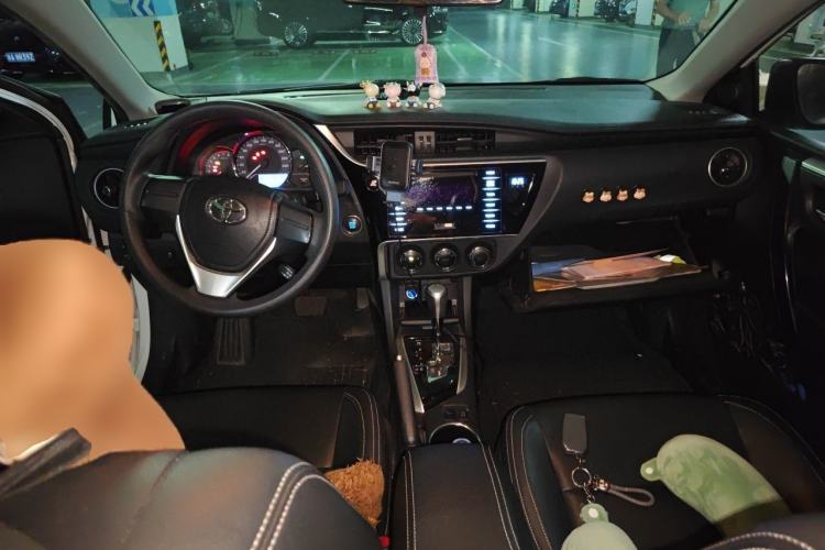 Used Toyota Corolla 2019 1.2T S-CVT GL Pioneer Edition Center Console