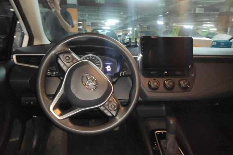 Used Toyota Corolla 2019 1.2T S-CVT GL-i Elite Edition Center Console