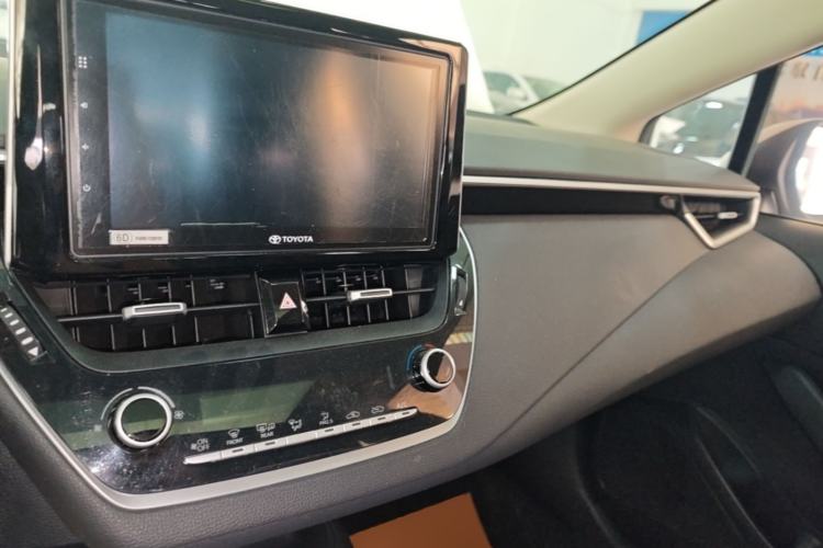 Used Toyota Corolla 2019 1.2T S-CVT GL-i Elite Edition Center Console