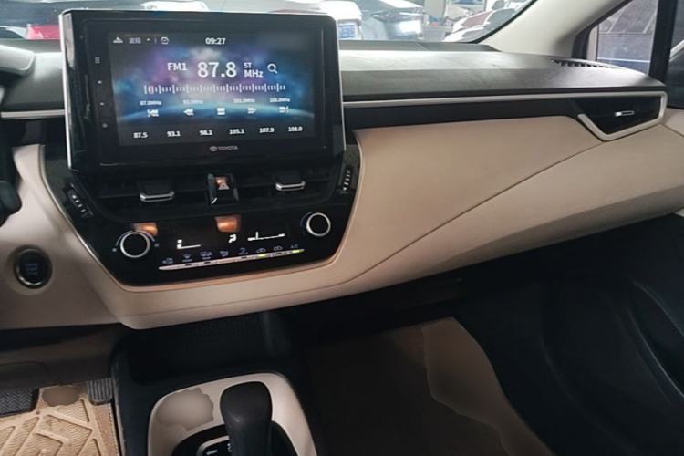 Used Toyota Corolla 2019 1.2T S-CVT GL-i Elite Edition Center Console