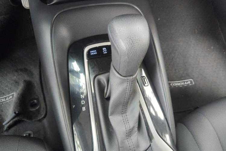 Used Toyota Corolla 2019 Dual-Engine 1.8L E-CVT GL-i Pioneer Edition Gear Lever