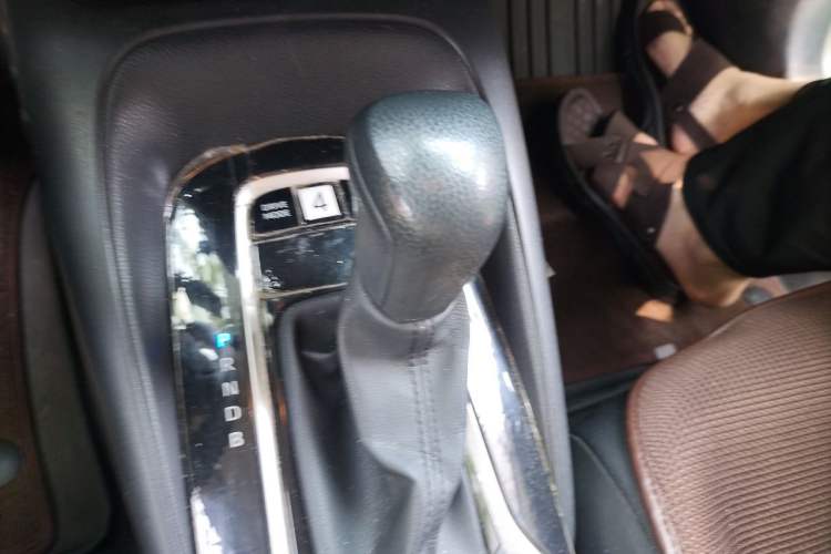Used Toyota Corolla 2019 Dual-Engine 1.8L E-CVT GL-i Elite Edition Gear Lever