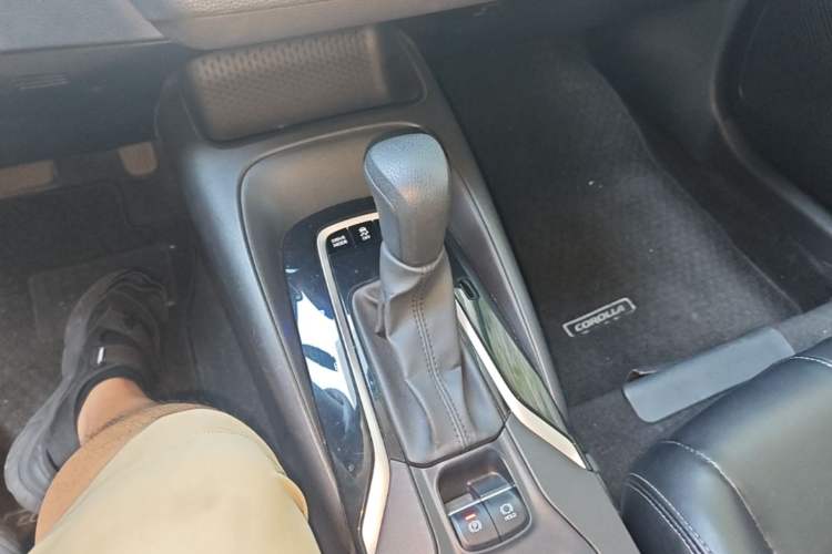 Used Toyota Corolla 2019 Dual-Engine 1.8L E-CVT GL-i Elite Edition Gear Lever
