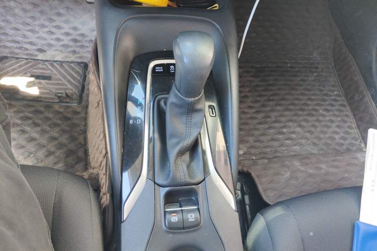 Used Toyota Corolla 2019 Dual-Engine 1.8L E-CVT GL-i Elite Edition Gear Lever