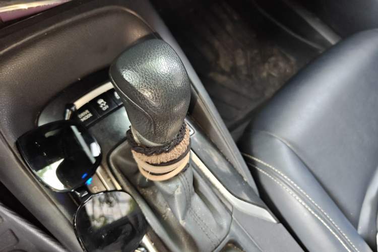 Used Toyota Corolla 2019 Dual-Engine 1.8L E-CVT GL-i Elite Edition Gear Lever
