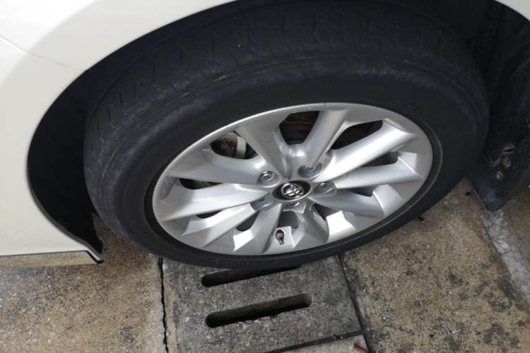Used Toyota Corolla 2019 Dual-Engine 1.8L E-CVT GL-i Elite Edition Left Front Wheel Hub