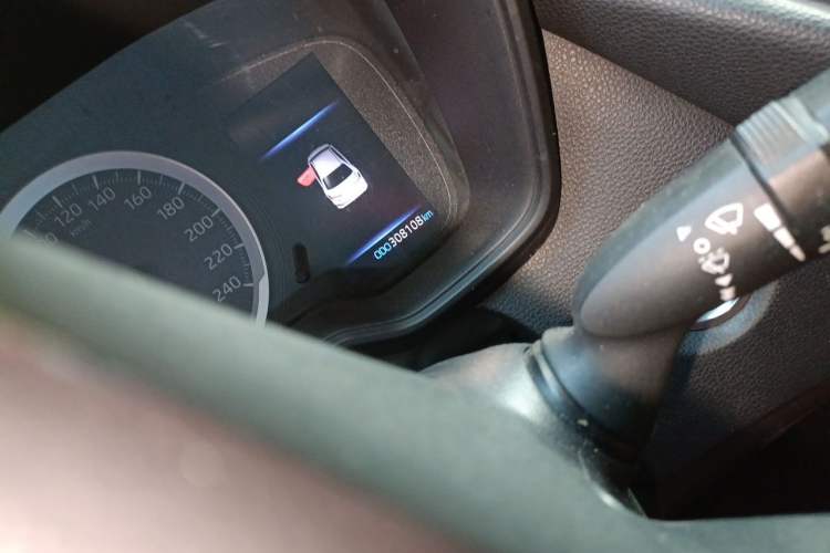 Used Toyota Corolla 2019 Dual-Engine 1.8L E-CVT GL-i Elite Edition Odometer Close Up