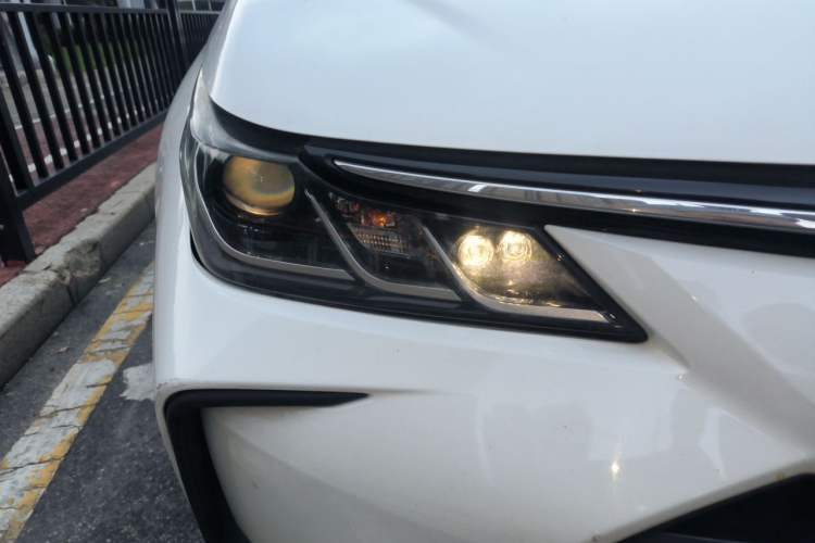 Used Toyota Corolla 2019 Dual-Engine 1.8L E-CVT GL-i Elite Edition Right Front Headlight