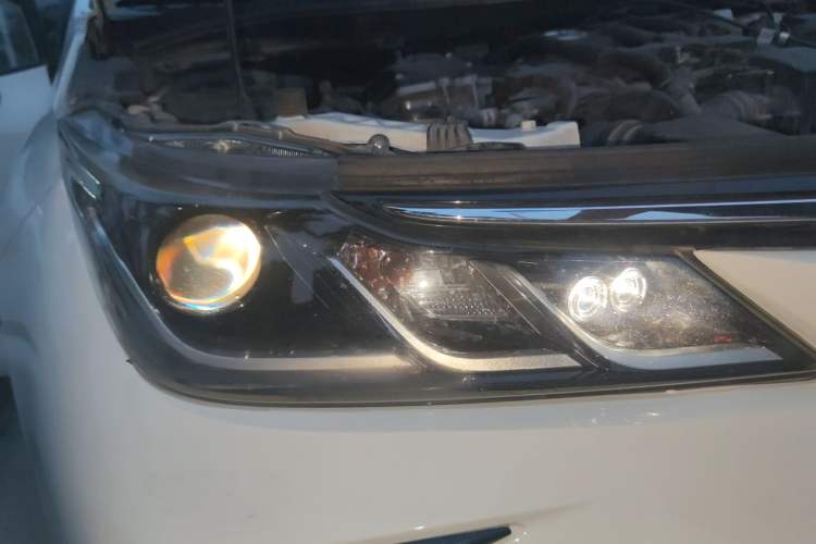 Used Toyota Corolla 2019 Dual-Engine 1.8L E-CVT GL-i Pioneer Edition Right Front Headlight