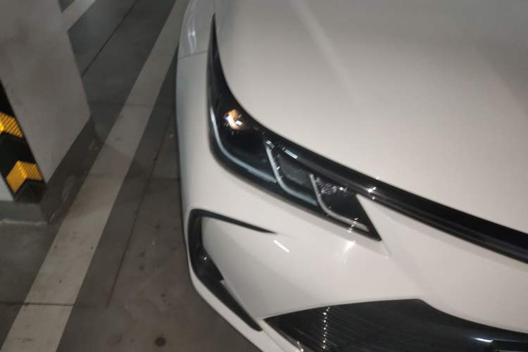 Used Toyota Corolla 2019 Dual-Engine 1.8L E-CVT GL-i Elite Edition Right Front Headlight