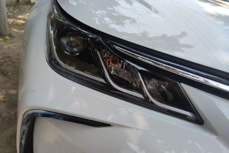 Used Toyota Corolla 2019 1.2T S-CVT GL Pioneer Edition Right Front Headlight