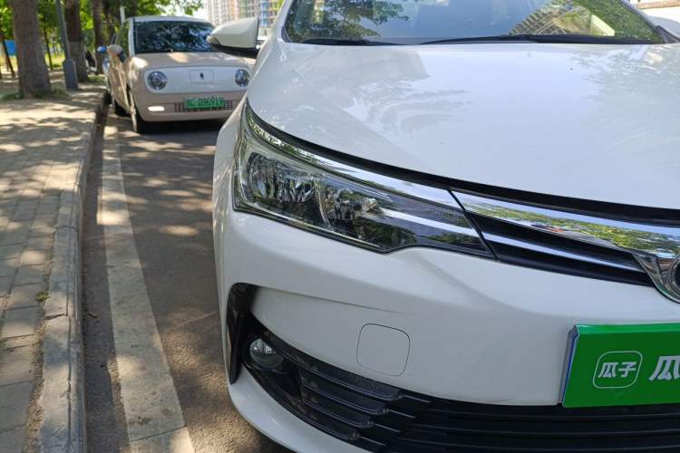 Used Toyota Corolla 2019 1.2T S-CVT GL Pioneer Edition Right Front Headlight