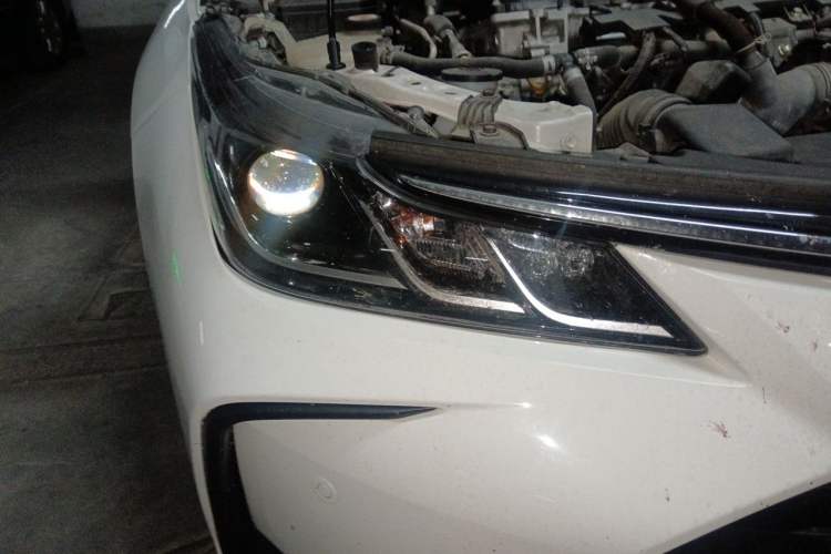 Used Toyota Corolla 2019 Dual-Engine 1.8L E-CVT GL-i Elite Edition Right Front Headlight