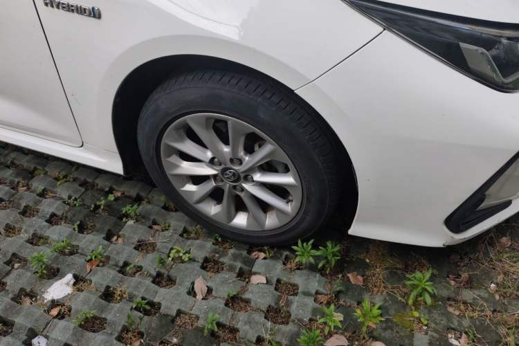 Used Toyota Corolla 2019 Dual-Engine 1.8L E-CVT GL-i Elite Edition Right Front Wheel Hub