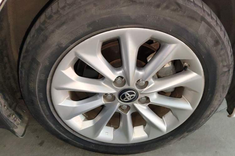 Used Toyota Corolla 2019 Dual-Engine 1.8L E-CVT GL-i Elite Edition Right Front Wheel Hub