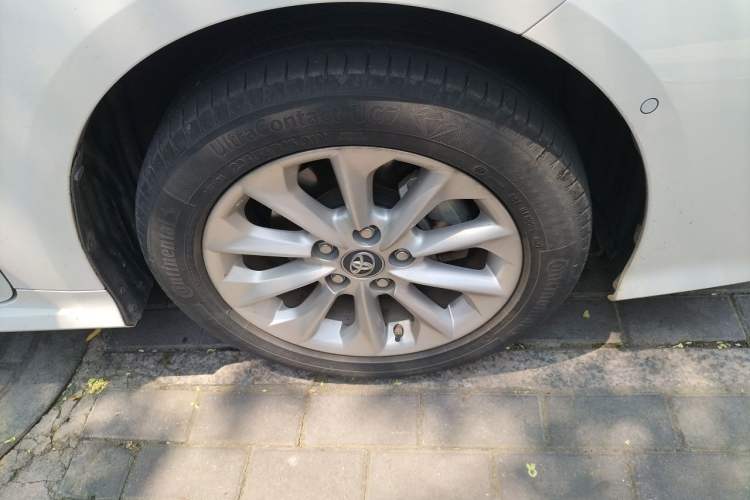Used Toyota Corolla 2019 Dual-Engine 1.8L E-CVT GL-i Elite Edition Right Front Wheel Hub