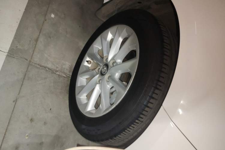 Used Toyota Corolla 2019 Dual-Engine 1.8L E-CVT GL-i Elite Edition Right Front Wheel Hub