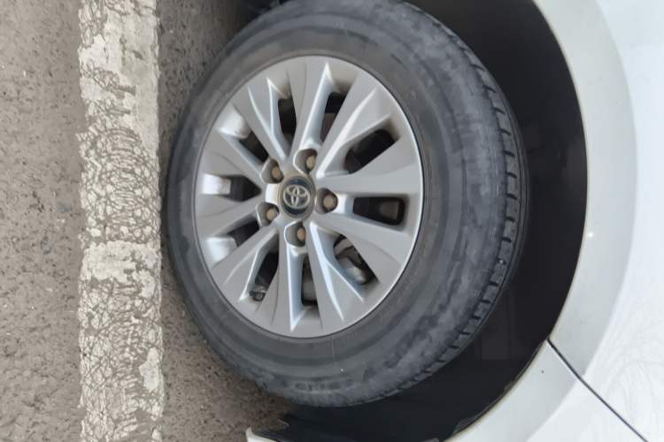 Used Toyota Corolla 2019 1.2T S-CVT GL Pioneer Edition Right Front Wheel Hub