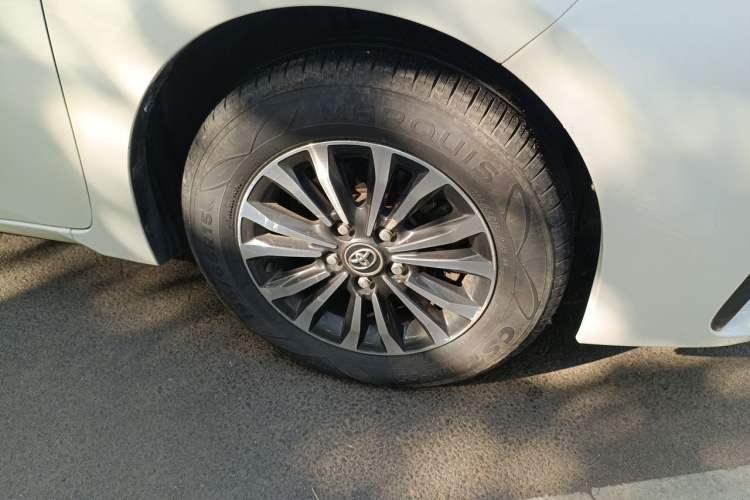 Used Toyota Corolla 2019 1.2T S-CVT GL Pioneer Edition Right Front Wheel Hub
