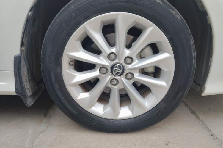 Used Toyota Corolla 2019 Dual-Engine 1.8L E-CVT GL-i Elite Edition Right Front Wheel Hub