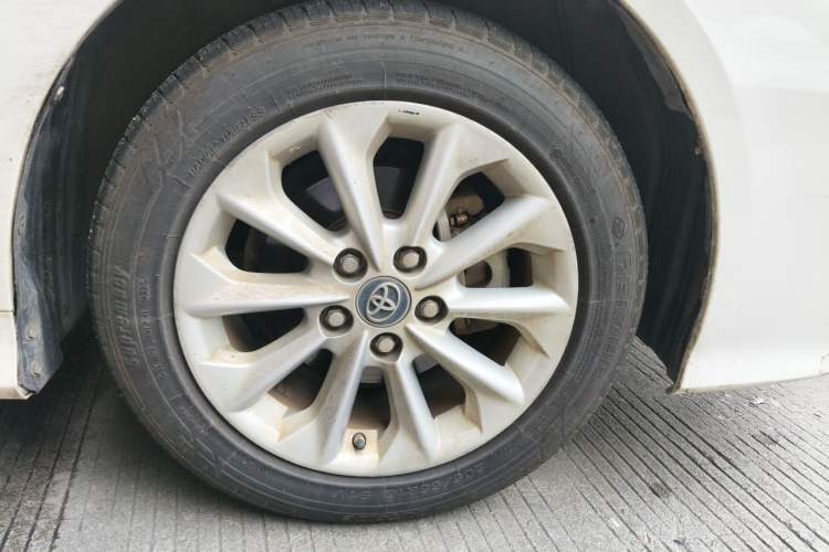 Used Toyota Corolla 2019 Dual-Engine 1.8L E-CVT GL-i Elite Edition Right Front Wheel Hub