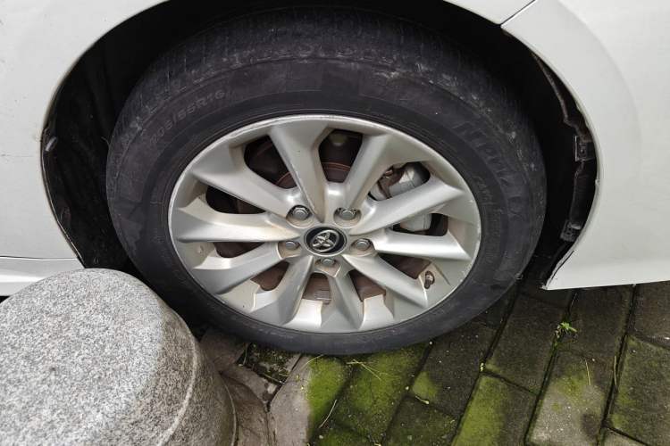 Used Toyota Corolla 2019 Dual-Engine 1.8L E-CVT GL-i Elite Edition Right Front Wheel Hub