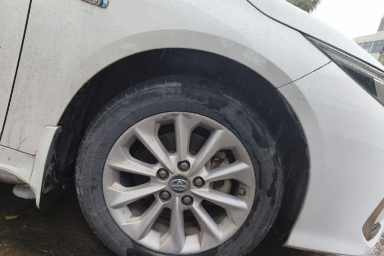 Used Toyota Corolla 2019 Dual-Engine 1.8L E-CVT GL-i Elite Edition Right Front Wheel Hub