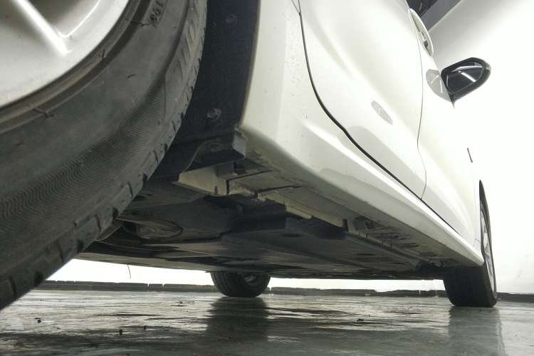 Used Toyota Corolla 2019 Dual-Engine 1.8L E-CVT GL-i Elite Edition Right Side Sill