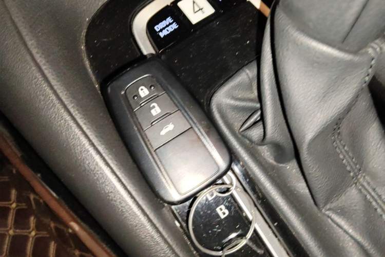 Used Toyota Corolla 2019 Dual-Engine 1.8L E-CVT GL-i Elite Edition Vehicle Key