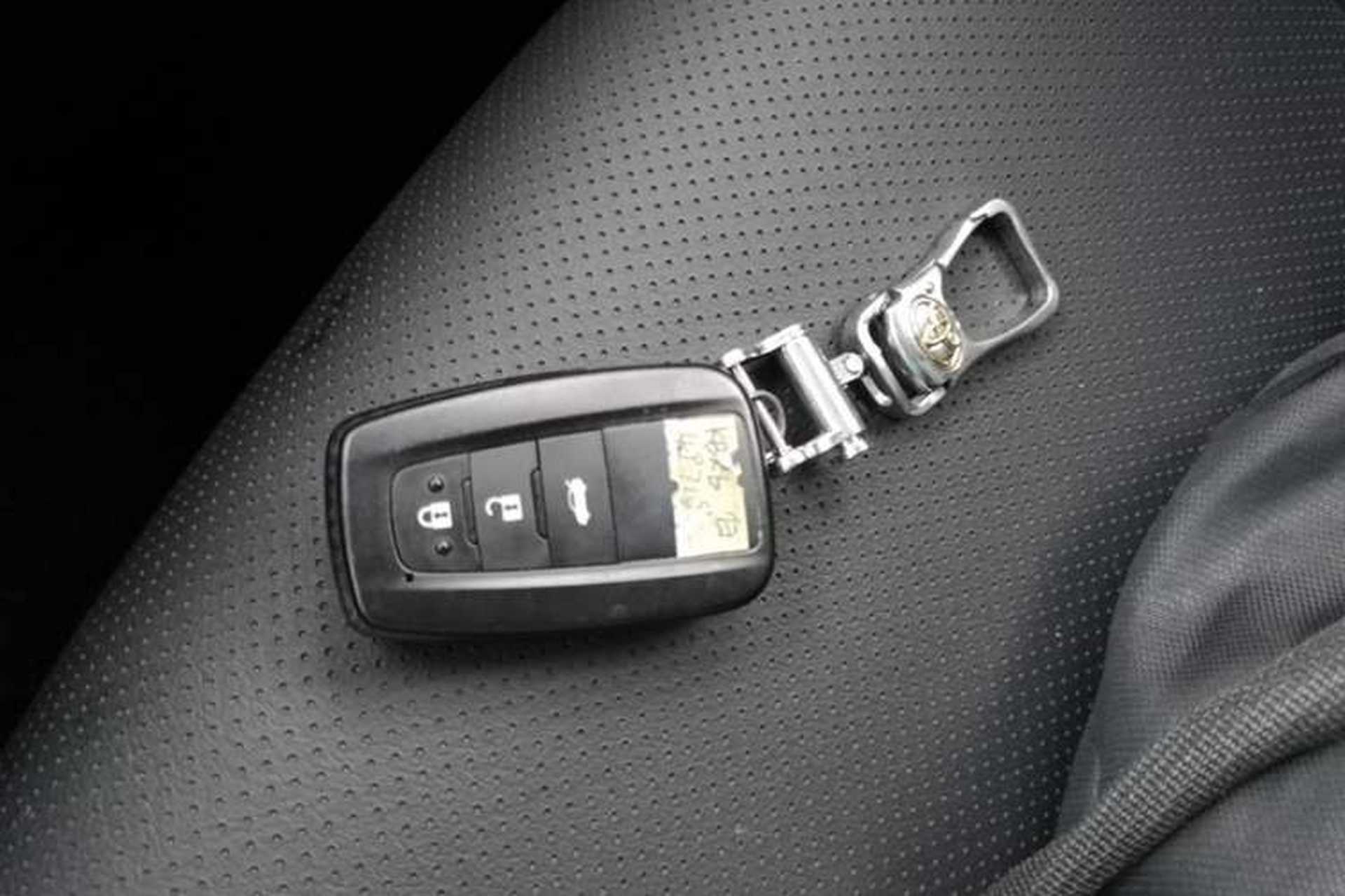 Used Toyota Corolla 2019 Dual-Engine 1.8L E-CVT GL-i Elite Edition Vehicle Key