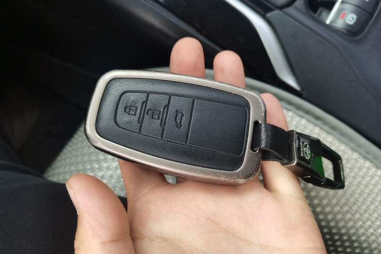 Used Toyota Corolla 2019 Dual-Engine 1.8L E-CVT GL-i Pioneer Edition Vehicle Key