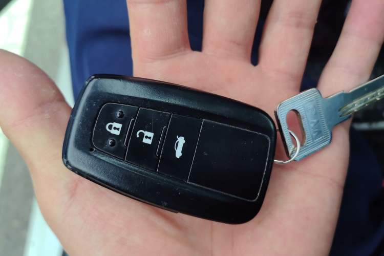 Used Toyota Corolla 2019 Dual-Engine 1.8L E-CVT GL-i Pioneer Edition Vehicle Key