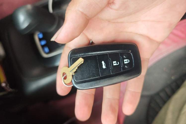 Used Toyota Corolla 2019 Dual-Engine 1.8L E-CVT GL-i Pioneer Edition Vehicle Key