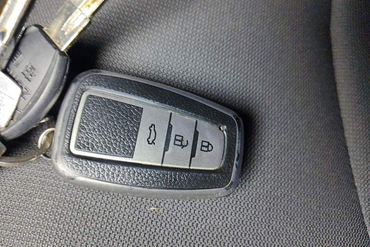 Used Toyota Corolla 2019 Dual-Engine 1.8L E-CVT GL-i Pioneer Edition Vehicle Key