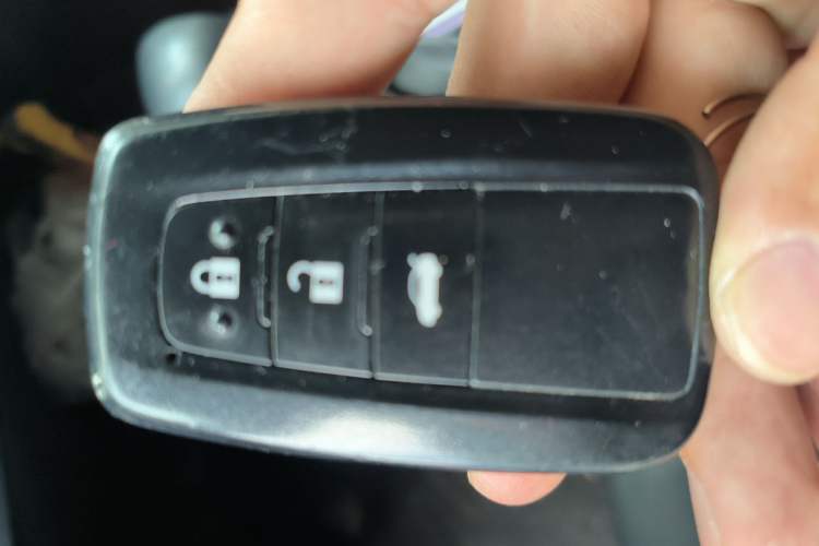 Used Toyota Corolla 2019 Dual-Engine 1.8L E-CVT GL-i Pioneer Edition Vehicle Key