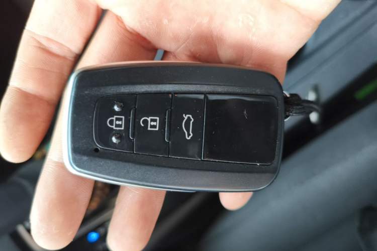 Used Toyota Corolla 2019 Dual-Engine 1.8L E-CVT GL-i Pioneer Edition Vehicle Key