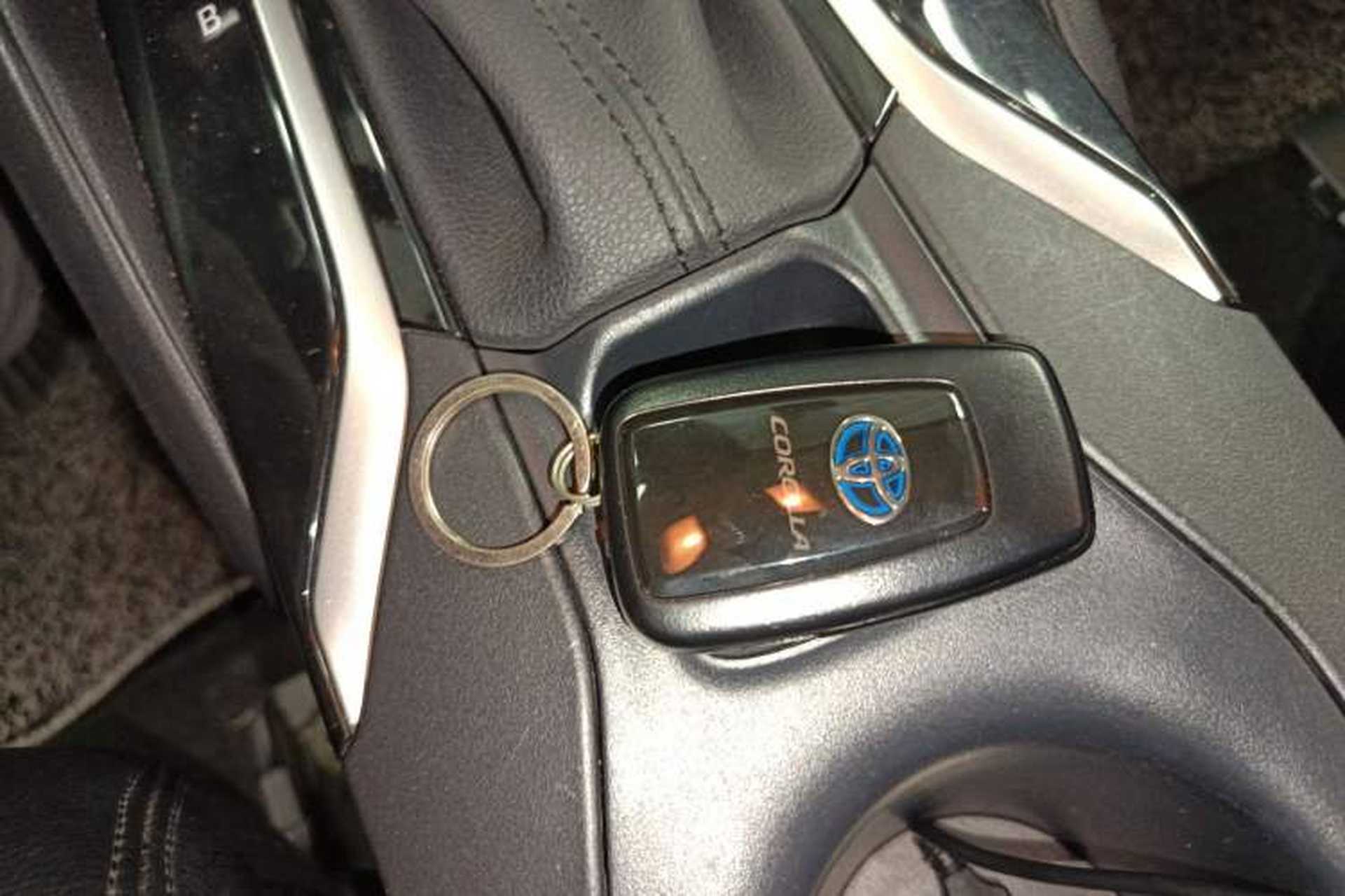 Used Toyota Corolla 2019 Dual-Engine 1.8L E-CVT GL-i Elite Edition Vehicle Key