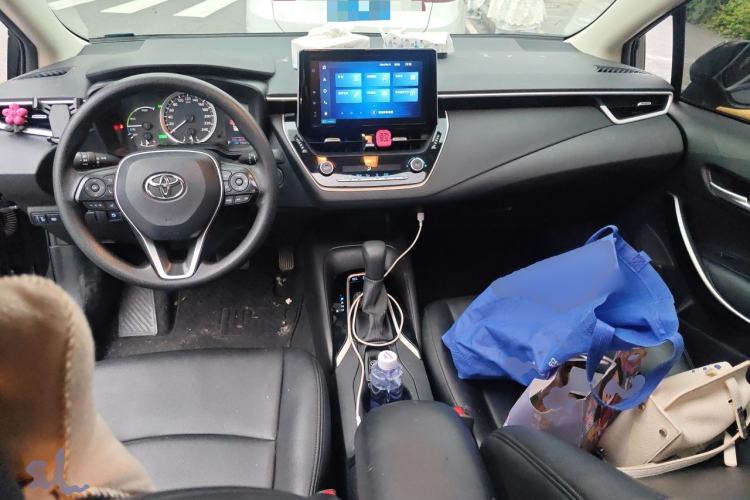 Used Toyota Corolla 2021 Dual-Motor 1.8L E-CVT Elite Edition Center Console