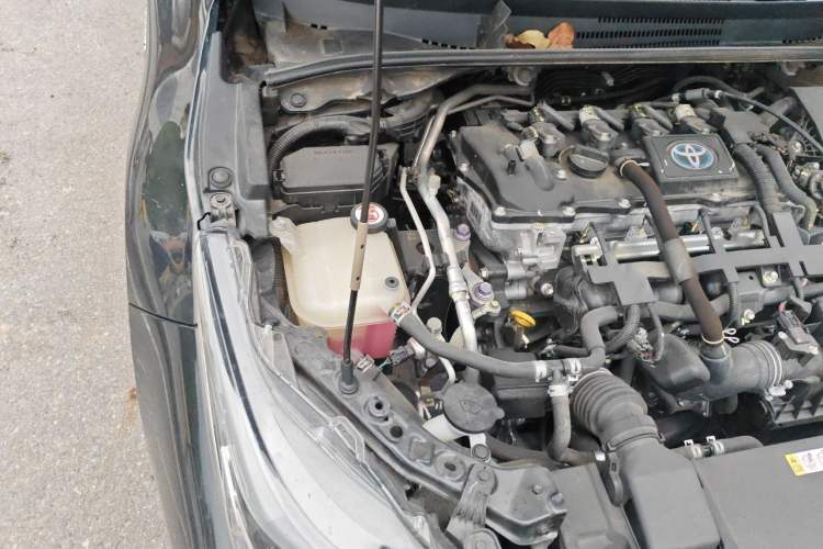 Used Toyota Corolla 2021 Dual-Motor 1.8L E-CVT Elite Edition Engine Bay Right