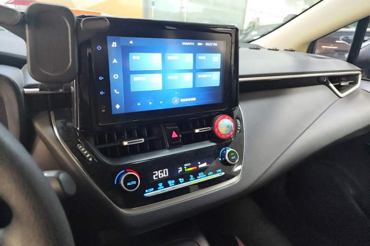 Used Toyota Corolla 2021 Dual-Motor 1.8L E-CVT Elite Edition Audio And AC Panel