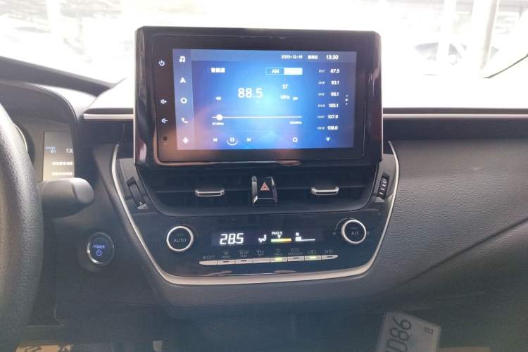 Used Toyota Corolla 2021 Dual-Motor 1.8L E-CVT Elite Edition Audio And AC Panel