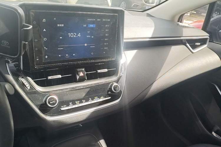 Used Toyota Corolla 2021 Dual-Motor 1.8L E-CVT Elite Edition Audio And AC Panel