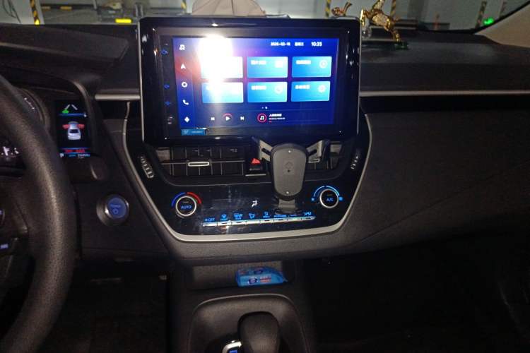 Used Toyota Corolla 2021 Dual-Motor 1.8L E-CVT Elite Edition Audio And AC Panel