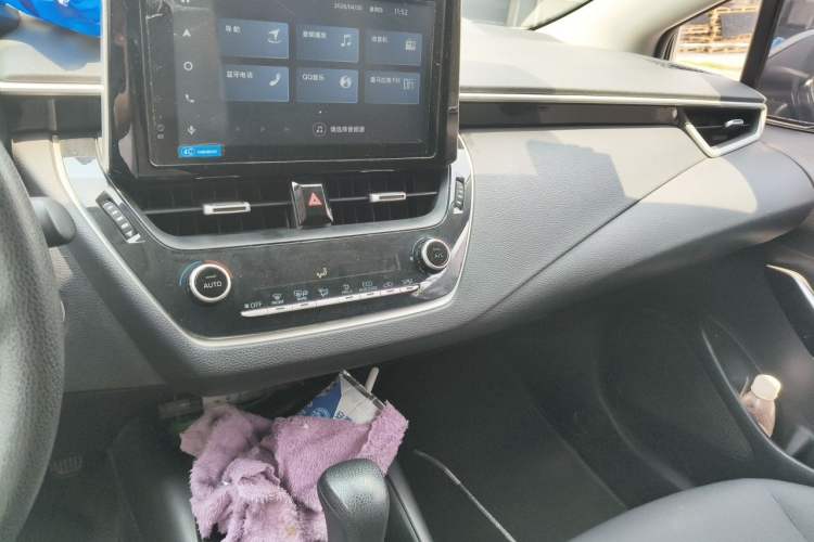 Used Toyota Corolla 2021 Dual-Motor 1.8L E-CVT Elite Edition Audio And AC Panel