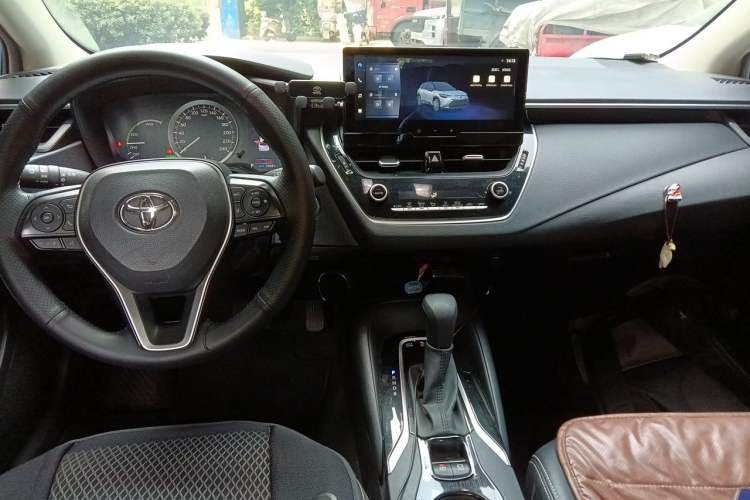 Used Toyota Corolla 2021 Dual-Motor 1.8L E-CVT Elite Edition Center Console