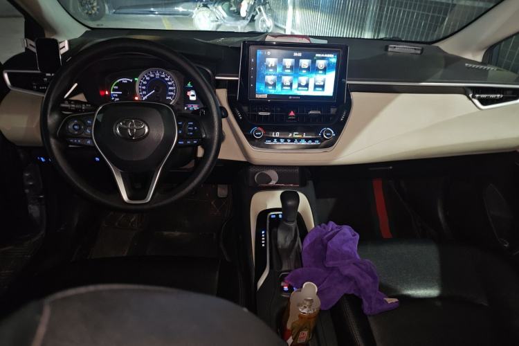 Used Toyota Corolla 2021 Dual-Motor 1.8L E-CVT Elite Edition Center Console