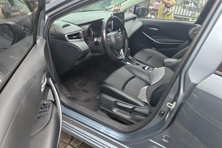 Used Toyota Corolla 2021 Dual-Motor 1.8L E-CVT Elite Edition Driver Seat