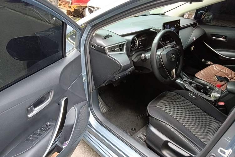 Used Toyota Corolla 2021 Dual-Motor 1.8L E-CVT Elite Edition Driver Seat
