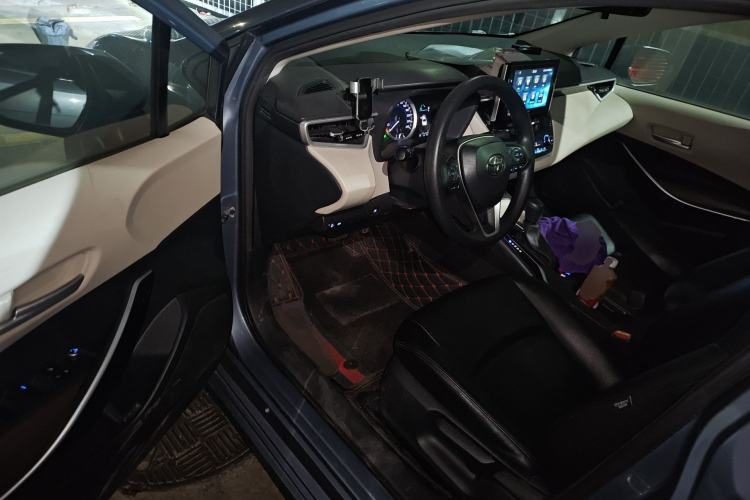 Used Toyota Corolla 2021 Dual-Motor 1.8L E-CVT Elite Edition Driver Seat